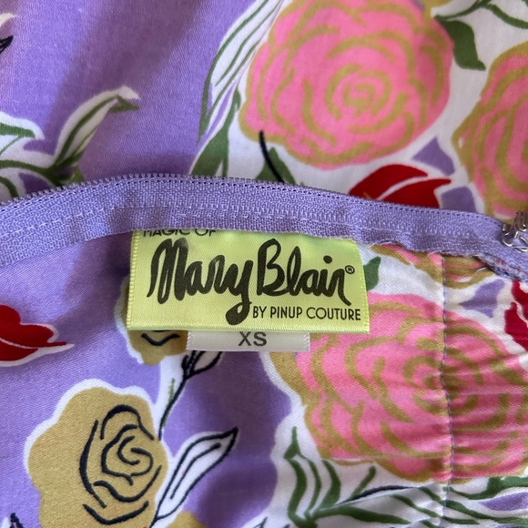 Pinup Couture Mary Blair Purple Lips and Roses Ella Dress XS - Picture 4 of 4